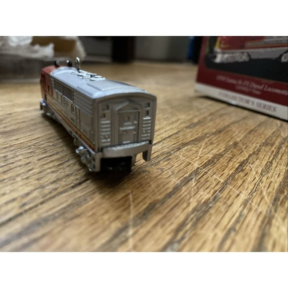 1997 Hallmark Keepsake Ornament 1950 Santa Fe F3 Diesel Locomotive Lionel Train - Picture 11 of 16